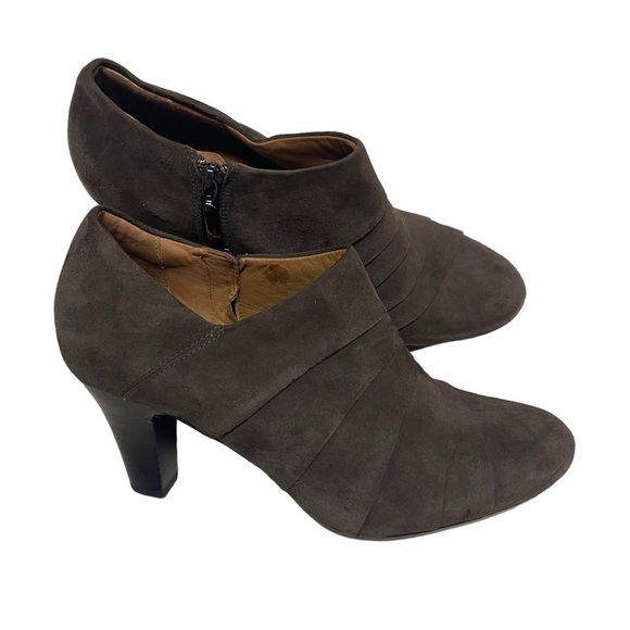 Clarks Artisan Society Gown Ii Brown Pleating Shooties size 9M - Picture 3 of 8